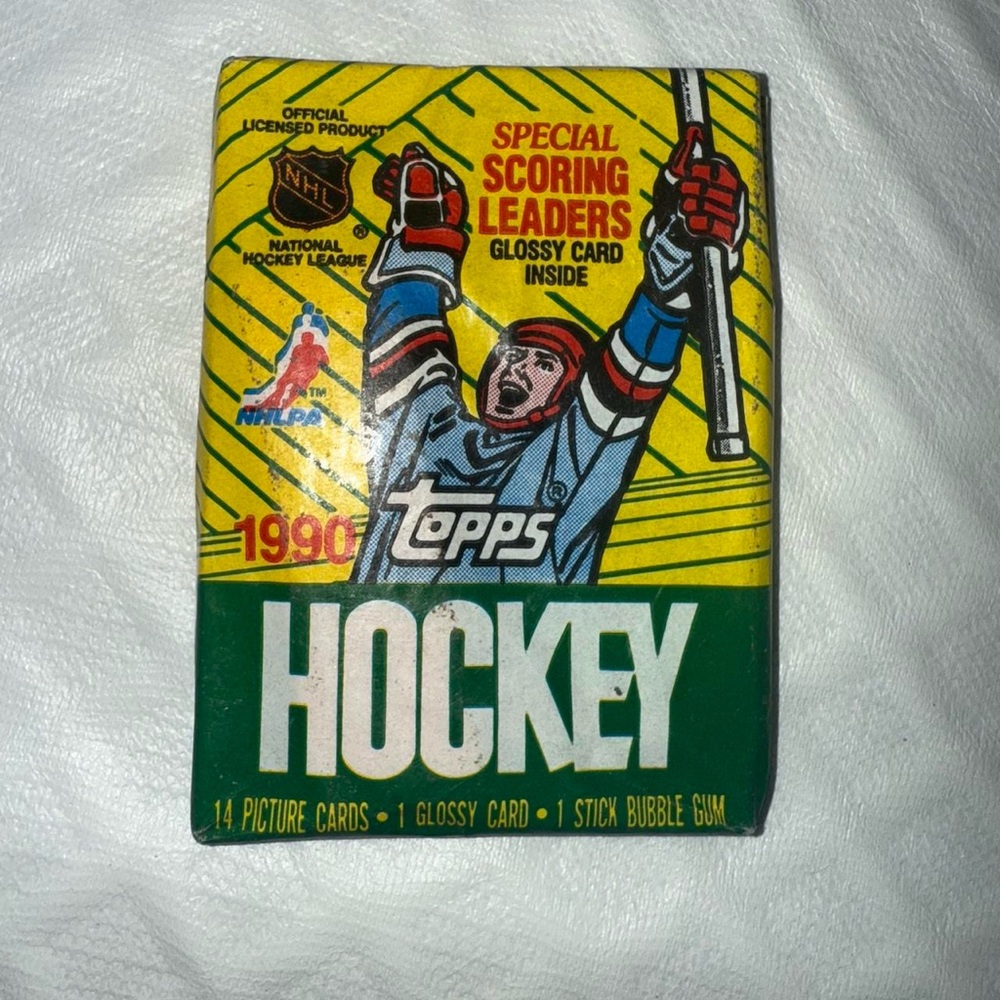 27 Packs of 1990 Topps Hockey Card